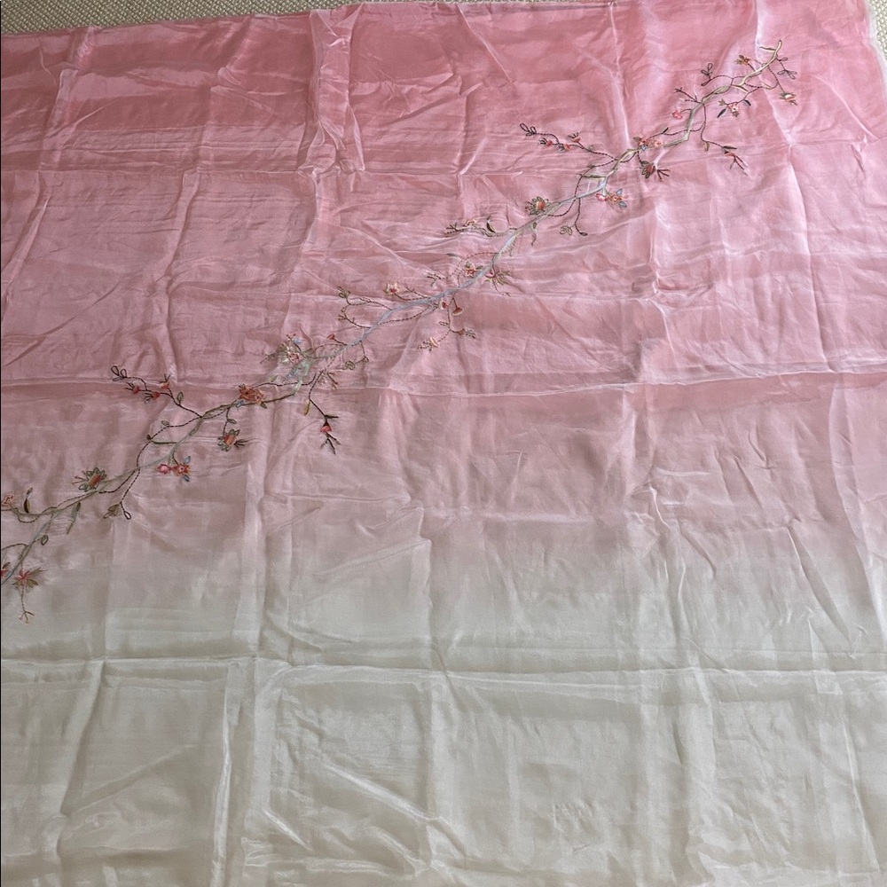 VTG King Embroidered Duvet with
Mesh Overlay
house beautiful‎